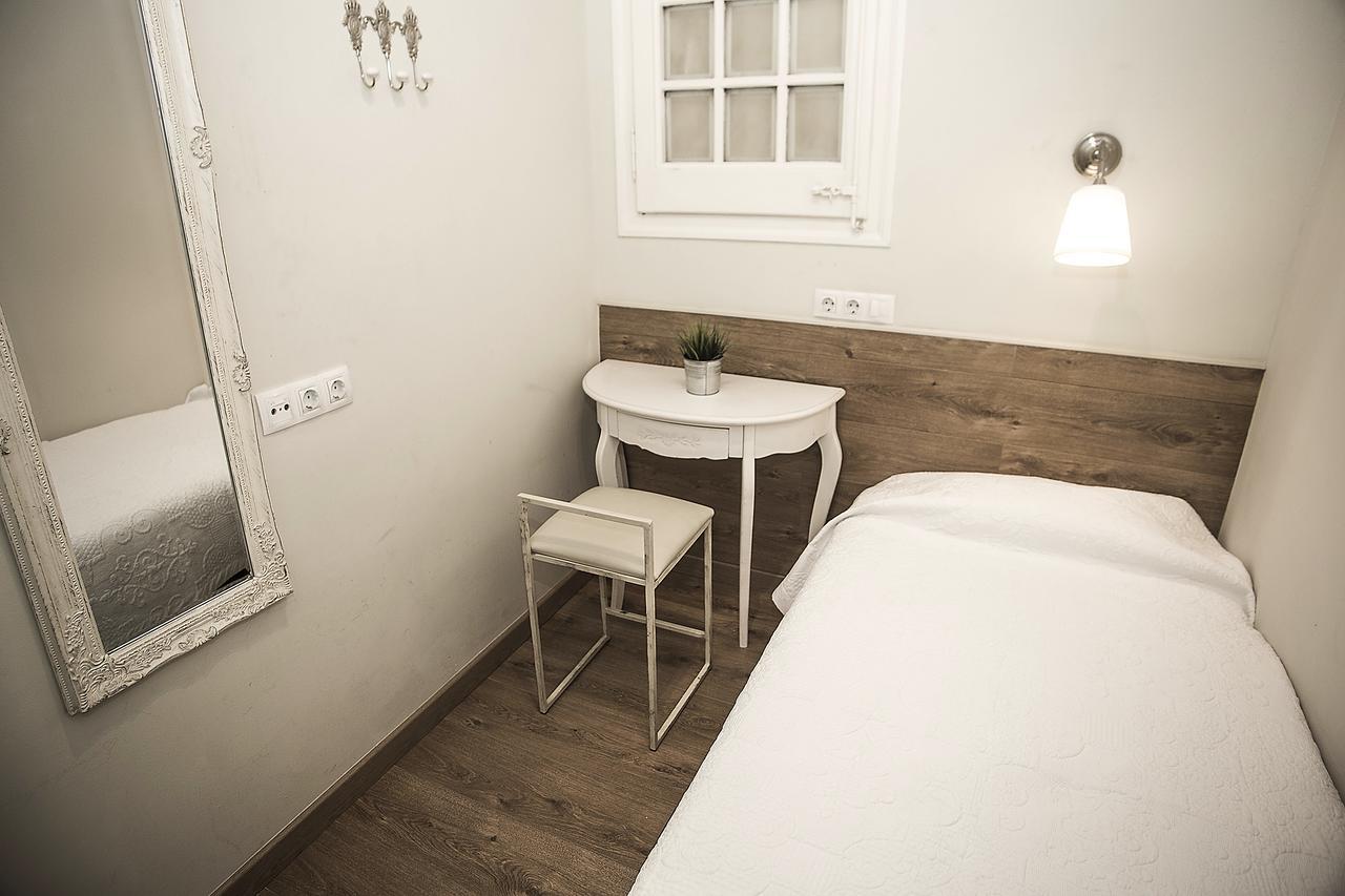 Mai & Maud Paralel Apartment Барселона Экстерьер фото